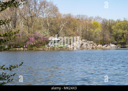 Meine Damen Pavillon ist auf dem See im Central Park, New York City, USA Stockfoto