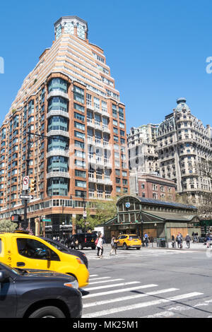 Es gibt interessante Architektur auf der West 72nd Street und am Broadway in New York City, USA Stockfoto