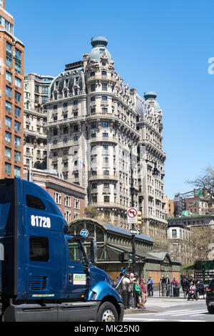 Es gibt interessante Architektur auf der West 72nd Street und am Broadway in New York City, USA Stockfoto