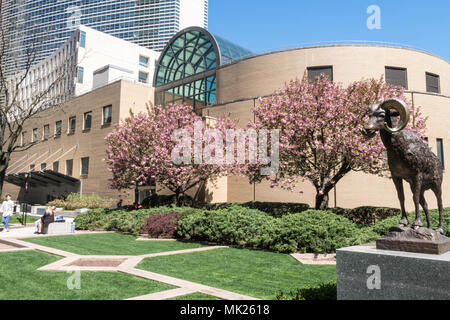 Robert Moses Plaza und Generoso Pope Memorial Auditorium, Fordham Universität Lincoln Center Campus, NYC Stockfoto