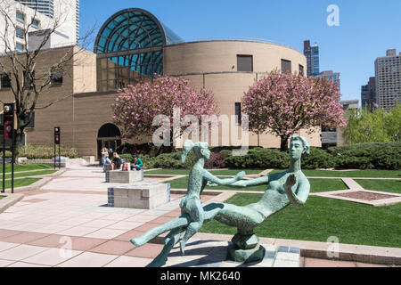 Robert Moses Plaza und Generoso Pope Memorial Auditorium, Fordham Universität Lincoln Center Campus, NYC Stockfoto