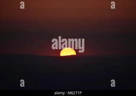 Sonnenuntergang über Gloucestershire UK im Frühling Stockfoto