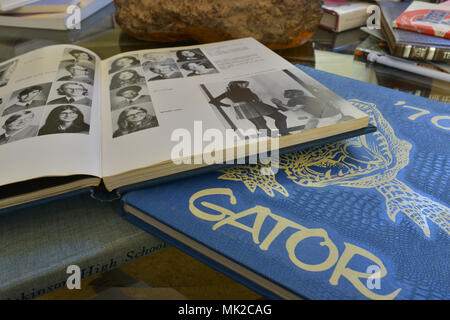 Amerikanische High School Jahrbücher aus den 60er und 70er Jahren Stockfoto