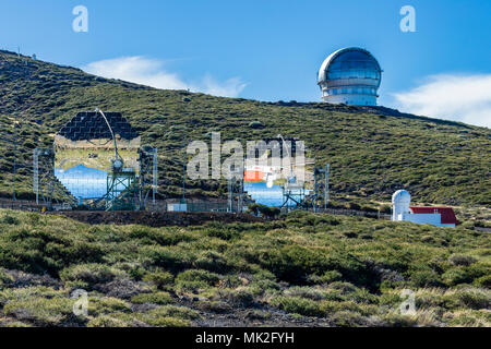 La Palma - Sternwarte mit Spiegelteleskop mit dem Roque de Los Muchachos Stockfoto