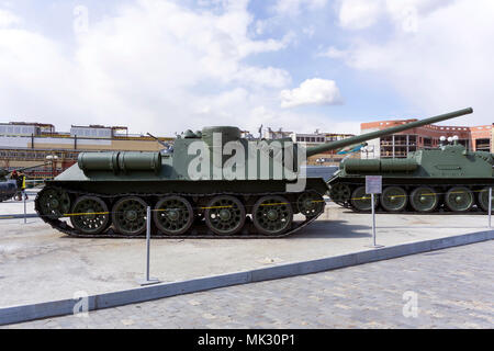 Verkhnyaya Pyshma, Russland - März 01, 2018: Sowjetische tank Destroyer SU-100 im Museum für militärische Ausrüstung Stockfoto