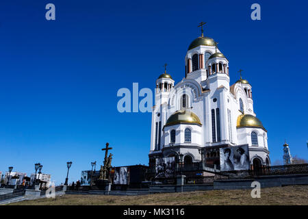 Jekaterinburg, Russland - März 02, 2018: Die Kirche auf Blut zu Ehren aller Heiligen erstrahlt in der russischen Land, allgemeine Ansicht Stockfoto
