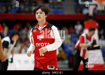 Tokio, Japan. 6. Mai, 2018. Shoma Uno Basketball: japanische Eiskunstläuferin Shoma Uno das Basketballspiel B1 Liga als Gast während 2017-18 B-LIGA B1 Spiel zwischen Tokio und Kyoto Alvark Hannaryz in Tachikawa Tachihi Arena in Tokio, Japan. Credit: Yusuke Nakanishi/LBA SPORT/Alamy leben Nachrichten Stockfoto