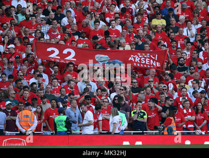 London, UK, 6. Mai 2018. Fans halten ein Merci Arsene Fahne an der Englischen Premier League Spiel Arsenal v Burnley, Emirates Stadium, London, am 6. Mai 2018. ** Dieses BILD IST FÜR DIE REDAKTIONELLE VERWENDUNG ** Quelle: Paul Marriott/Alamy leben Nachrichten Stockfoto