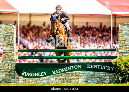 Gloucestershire, Vereinigtes Königreich. 6. Mai 2018. Springen. Tom McEwan. Toledo De Kerser. GBR. Tag 4. Mitsubishi Badminton Horse Trials. Badminton. UK. 06.05.2018. Credit: Sport in Bildern/Alamy leben Nachrichten Stockfoto