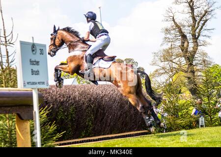 Querfeldein. Tom McEwan. Toledo de Kerser. GBR. Fisher Bürste. Zaun 30. Mitsubishi Badminton Horse Trials. Badminton. UK. 05.05.2018. Stockfoto