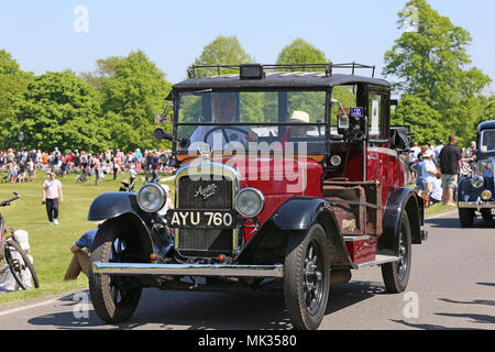 Austin Six Low Loader Taxi (1934). Chestnut Sunday, 6. Mai 2018. Bushy Park, Hampton Court, London Borough of Richmond upon Thames, England, Großbritannien, Vereinigtes Königreich, Europa. Vintage- und Oldtimer-Parade und Ausstellungen mit Messegelände und militärischen Nachstellungen. Kredit: Ian Bottle/Alamy Live News Stockfoto