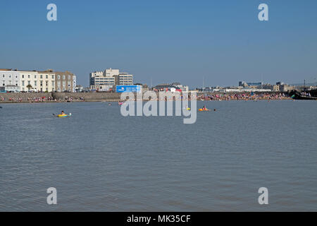 Weston-super-Mare, Großbritannien. 6. Mai, 2018. UK Wetter: ein Sonntag Nachmittag am Strand die Sonne scheint und die Temperaturen über 70° F. Keith Ramsey/Alamy leben Nachrichten Stockfoto