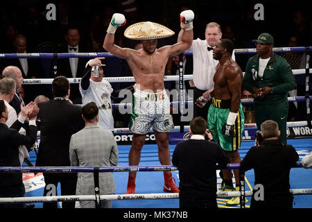 London, Großbritannien. 5 Mai, 2018. Lenroy Thomas vs Joe Joyce Boxkampf in der O2 Arena. Credit: Guy Corbishley/Alamy leben Nachrichten Stockfoto