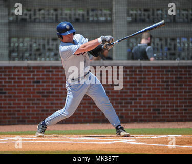 FedEx Park. 06 Mai, 2018. TN, USA; UConn outfielder, John Toppa (27), At Bat während der NCAA D1 Match up mit Memphis. Memphis besiegt UConn, 4-3, bei FedEx Park. Kevin Lanlgey/CSM/Alamy leben Nachrichten Stockfoto