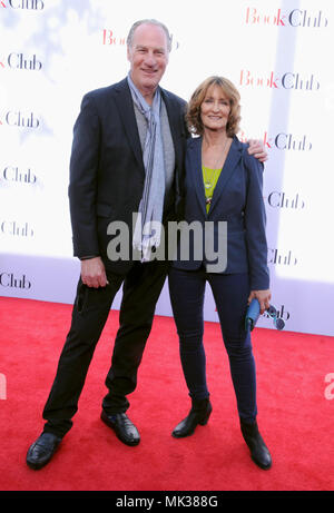 Westwood, USA. 6. Mai, 2018. (L - R) Schauspieler Craig T Nelson und Frau Doria Cook-Nelson an Paramount Pictures" Los Angeles Premiere von "Book Club" am 6. Mai 2018 im Regency Dorf Theater in Westwood, Kalifornien. Foto von Barry King/Alamy leben Nachrichten Stockfoto