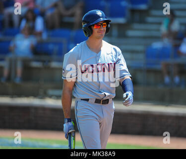 FedEx Park. 06 Mai, 2018. TN, USA; UConn Huskies infielder, Michael Woodstock (8), während die Serie Match up mit Memphis. Memphis besiegt UConn, 4-3, bei FedEx Park. Kevin Lanlgey/CSM/Alamy leben Nachrichten Stockfoto