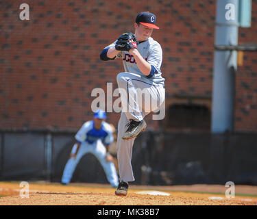 FedEx Park. 06 Mai, 2018. TN, USA; Schlittenhunde Krug, Dan Rajkowski (45), auf dem Damm während Match up mit Memphis. Memphis besiegt UConn, 4-3, bei FedEx Park. Kevin Lanlgey/CSM/Alamy leben Nachrichten Stockfoto