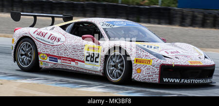 Monterey, CA, USA. 5 Mai, 2018. A. #282 Brian Davis kam in Kurve 3 Während der Ferrari Challenge 458 1. Rennen an WeatherTech Raceway Laguna Seca in Monterey, CA Thurman James/CSM/Alamy leben Nachrichten Stockfoto