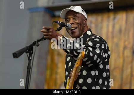 New Orleans, Louisiana, USA. 6. Mai, 2018. BUDDY GUY während 2018 New Orleans Jazz und Heritage Festival an der Rennstrecke Messe in New Orleans, Louisiana: Daniel DeSlover/ZUMA Draht/Alamy leben Nachrichten Stockfoto