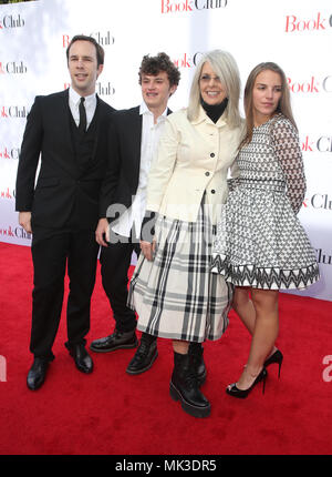 Westwood, Ca. 6. Mai, 2018. Dexter Keaton, Diane Keaton, Herzog Keaton, bei der Premiere von Paramount Pictures' Buch Club im Regency Dorf Theater in Westwood, Kalifornien am 6. Mai 2018. Credit: Faye Sadou/Medien Punch/Alamy leben Nachrichten Stockfoto