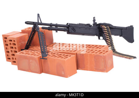 US Army M60 Maschinengewehr mit amminition Band auf Position isoliert auf weißem Stockfoto