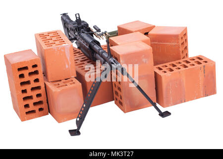 US Army M60 Maschinengewehr mit amminition Band auf Position isoliert auf weißem Stockfoto