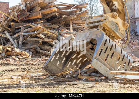 Digger Schaufel liegt auf einer Baustelle Stockfoto