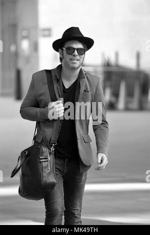 Gaz Coombes außerhalb BBC Broadcasting House am 06, Mai, 2018 (Bild digital geändert werden Schwarzweiß) Stockfoto