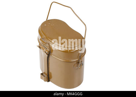 Sowjetische Armee Mess Kit auf weißem Hintergrund Stockfoto