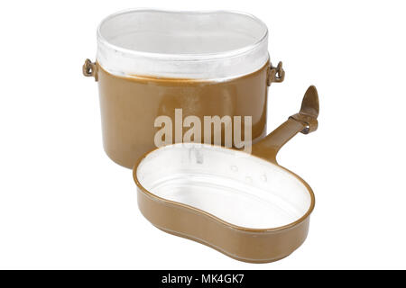 Sowjetische Armee Mess Kit auf weißem Hintergrund Stockfoto