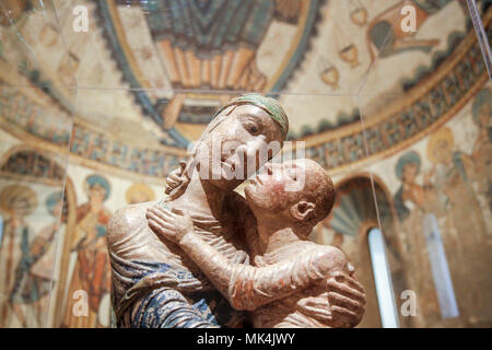 Jungfrau und Kind, Italien, 12. Im Hintergrund: Christus in Herrlichkeit mit Symbole der vier Evangelisten, Spanisch (Katalanisch) 1150-1200. Museum der Fi Stockfoto