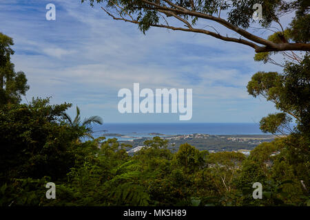 Ausblick auf Coffs Harbour von Sealy Lookout an einem strahlenden Herbsttag, New South Wales, Australien, Südpazifik Stockfoto