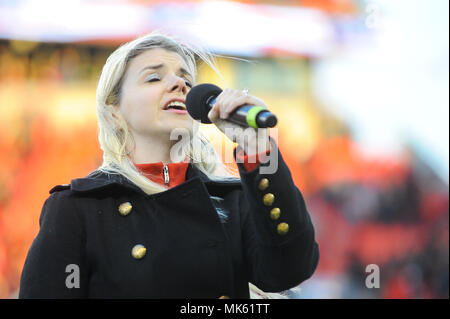 Toronto, Kanada. Mai 4, 2018 - Ausführung der Hymne vor dem Start der 2018 MLS Regular Season Match zwischen Toronto FC (Kanada) und Philadel Stockfoto