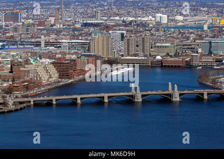Longfellow Brücke, über den Charles River, einem der neun Brücken Boston und Cambridge, Massachusetts, Vereinigte Staaten von Amerika Stockfoto