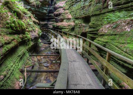 Hexen Gulch ist eine versteckte Attraktion in Wisconsin Dells und kann nur mit dem Boot erreicht werden. Stockfoto