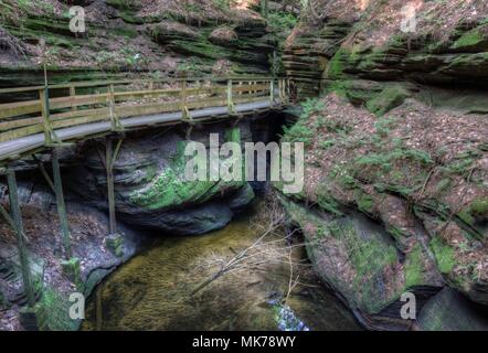 Hexen Gulch ist eine versteckte Attraktion in Wisconsin Dells und kann nur mit dem Boot erreicht werden. Stockfoto