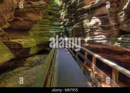 Hexen Gulch ist eine versteckte Attraktion in Wisconsin Dells und kann nur mit dem Boot erreicht werden. Stockfoto