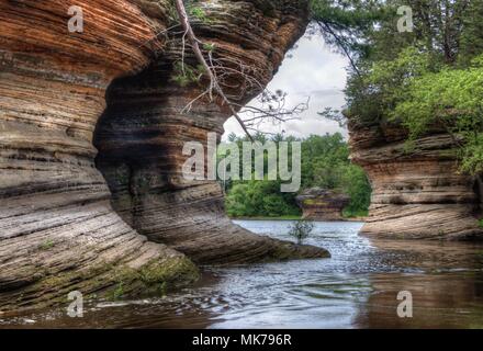 Hexen Gulch ist eine versteckte Attraktion in Wisconsin Dells und kann nur mit dem Boot erreicht werden. Stockfoto