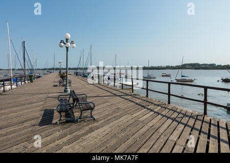 Pier am Hafen - Colonia del Sacramento, Uruguay Stockfoto