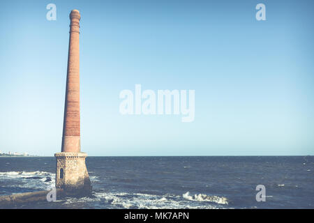 MONTEVIDEO, URUGUAY - Februar 03, 2018: Boulevard entlang Pocitos Beach in Montevideo, Uruguay. Montevideo ist die Hauptstadt und die größte Stadt der Urugu Stockfoto