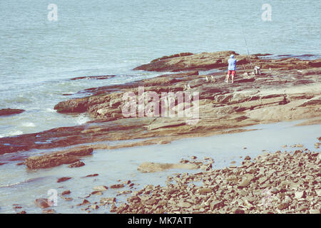MONTEVIDEO, URUGUAY - Februar 03, 2018: Boulevard entlang Pocitos Beach in Montevideo, Uruguay. Montevideo ist die Hauptstadt und die größte Stadt der Urugu Stockfoto