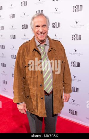 Barry Darsteller Henry Winkler und Sarah Goldberg Spaziergang über den roten Teppich im Victoria Theater in San Francisco für die Barry Screening im SFFILM Festival 2018 Mit: Henry Winkler Wo: San Francisco, Kalifornien, USA, wenn: 05 Apr 2018 Credit: Zeichnete Altizer/WENN.com Stockfoto