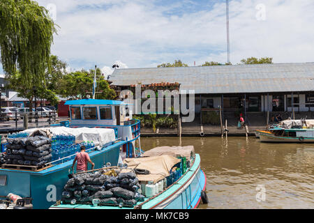 TIGRE, Argentinien - Januar 30, 2018: Blick auf den Puerto de Frutos Markt in Tigre, Argentinien. Stockfoto