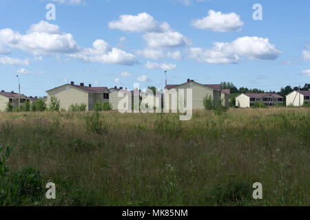 Front Porch von Custom Home mit weißen Bank und flowerspots im