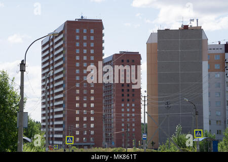 Hochhäuser in Russland eine neue Nachbarschaft wird gebaut Stockfoto