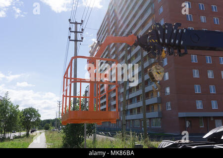 Fahrzeughalterung auf einem Hintergrund von Bau Stockfoto