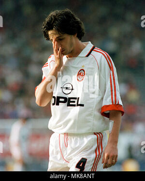 Fußball: Stadion am Bruchweg Mainz Deutschland 31.5.1999, internationale Freundschaftsspiel FC Bayern München (München, München) vs AC Mailand (Milano) - - - Demetrio ALBERTINI (Mailand) Stockfoto