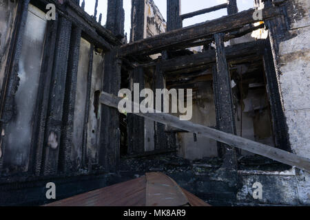 Holzhaus Holz Wohn- städtischen Ansicht verbrannt Stockfoto