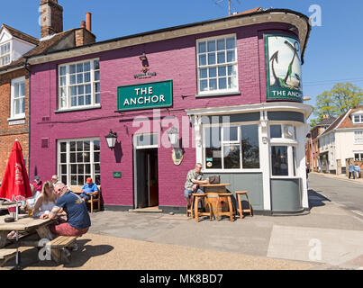 Neu ist der Anker Public House, Woodbridge, Suffolk, England, UK Mai 2018 lackiert Stockfoto