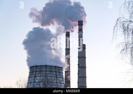 Rauch von Fabrik-Rohre Stockfoto